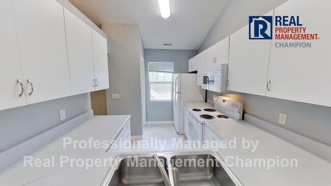 Foto del edificio - 3 BD/2 BA Upper Unit Condo in Hawthorne Park