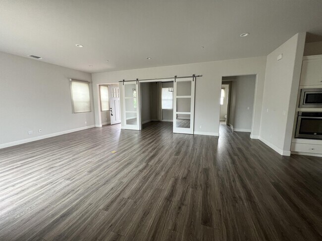 Foto del edificio - 2966 Bluffs Dr