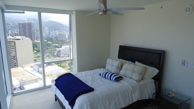 Foto del edificio - End Unit |  Luxury Condo | The Symphony | 2 Bed 2 Bath 2 Parking