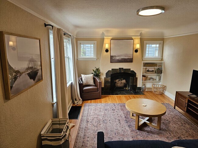 Building Photo - 3 Bed Home for Rent in Tacoma!