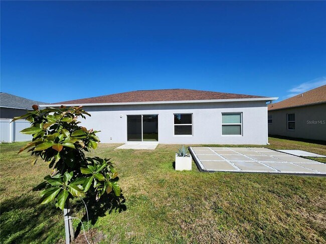 Foto del edificio - 480 Britten Dr