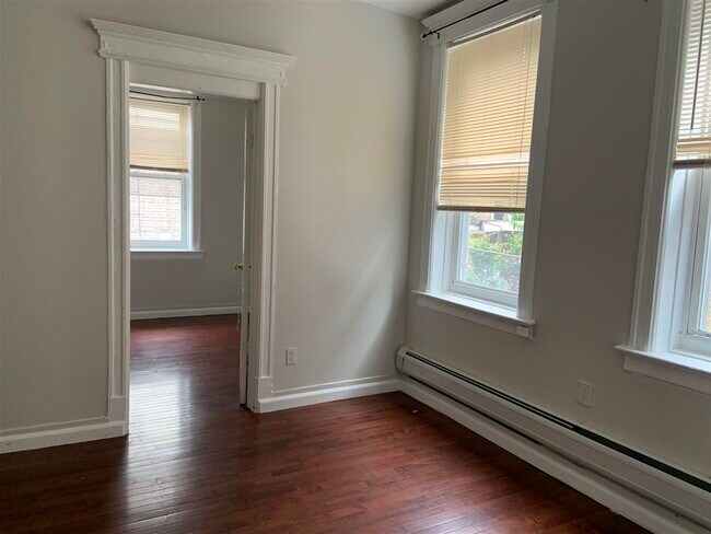 Foto del edificio - 6004 Buchanan Pl