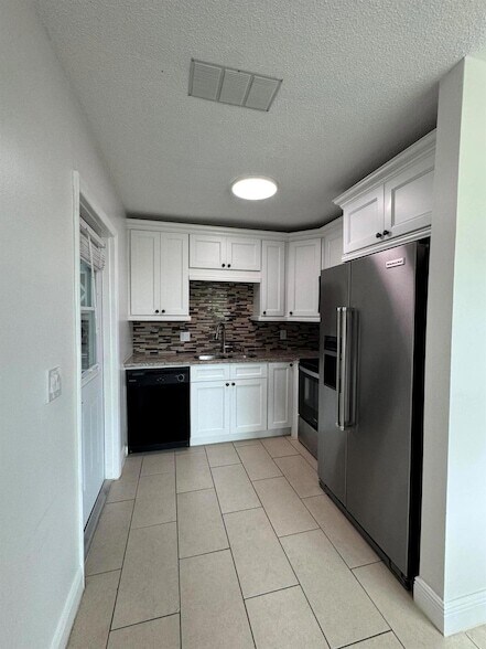 Building Photo - 110 N Las Olas Dr