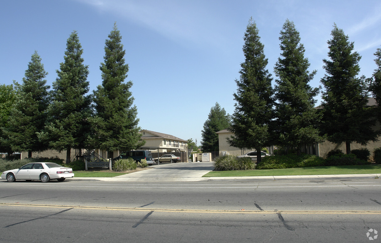 Primary Photo - Lincoln Place Apartments