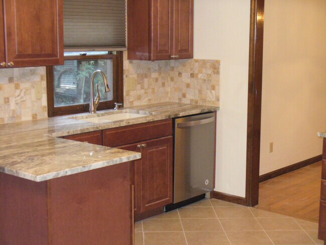Building Photo - 2105 Selbourne Ct