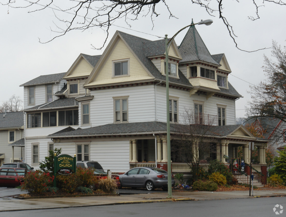 Building Photo - 56 W Main St