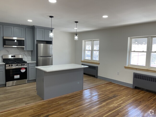 Building Photo - 818 E 234th St