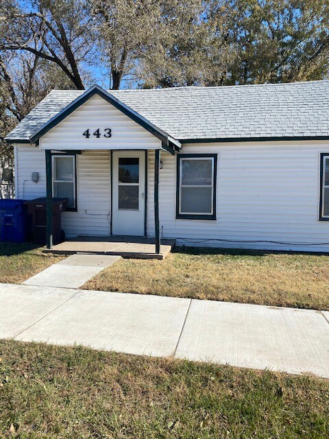 Primary Photo - 443 S Oak St