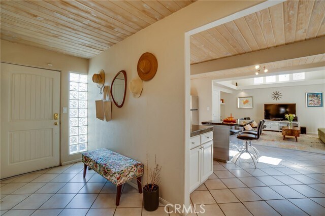 Building Photo - 576 E Desert Holly Cir