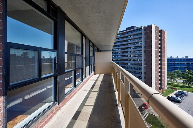 Photo du bâtiment - Elmpark Manor Apartments