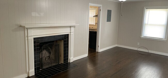 Foto del edificio - 2/1 Renovated House with fenced in lawn av...