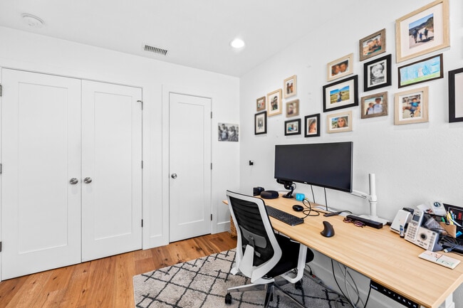 Building Photo - 6522 Farinella Dr