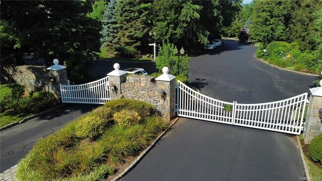 Building Photo - 1 Copper Beech Cir