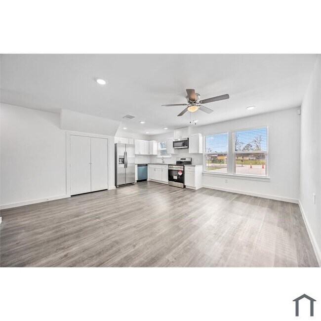 Foto del edificio - 8222 Bigwood St