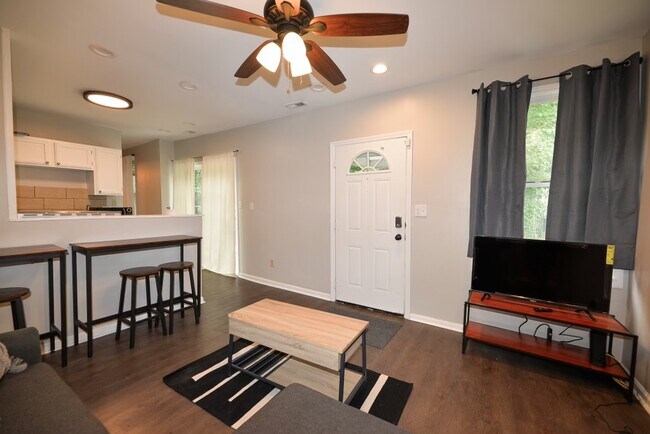 Foto del edificio - 912 Charlotte St