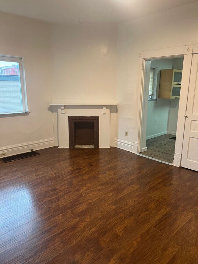 Foto del edificio - 4 bedroom house 2 bathrooms