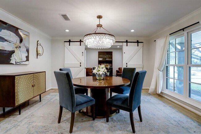 Foto del edificio - 7727 Meadowvale Dr