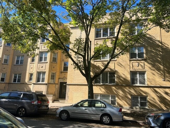 Foto del edificio - 6176 N Winchester Ave