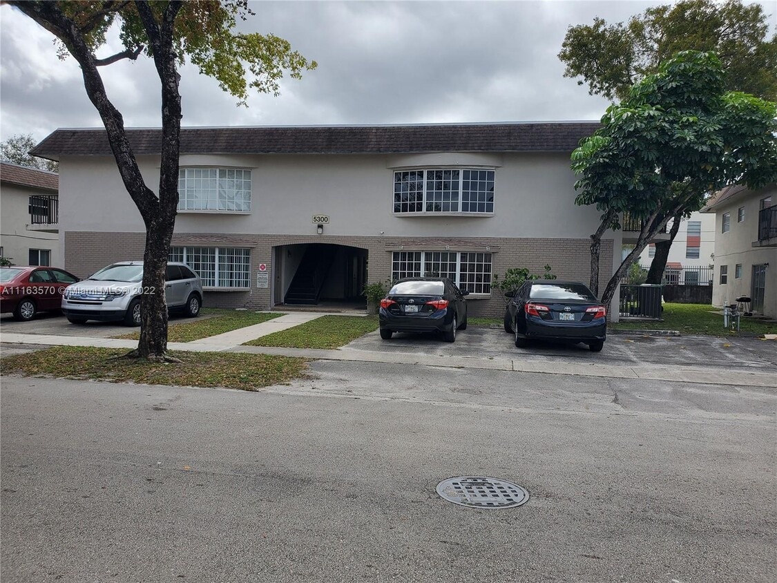 Primary Photo - 5300 NW 18th St