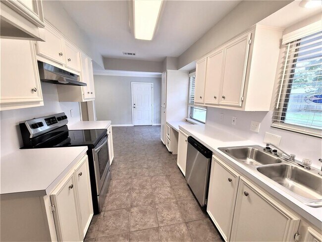 Building Photo - 4514 Libbey Dr