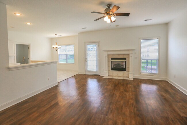 Building Photo - 303 Cross Ln
