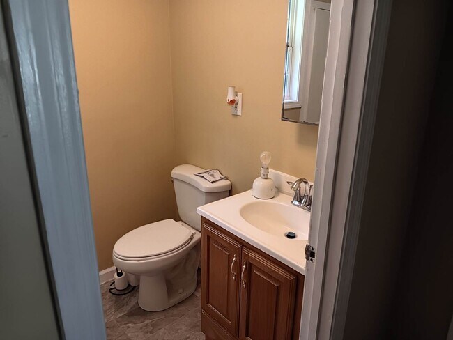 Foto del edificio - 76 Peterson Hill Ave