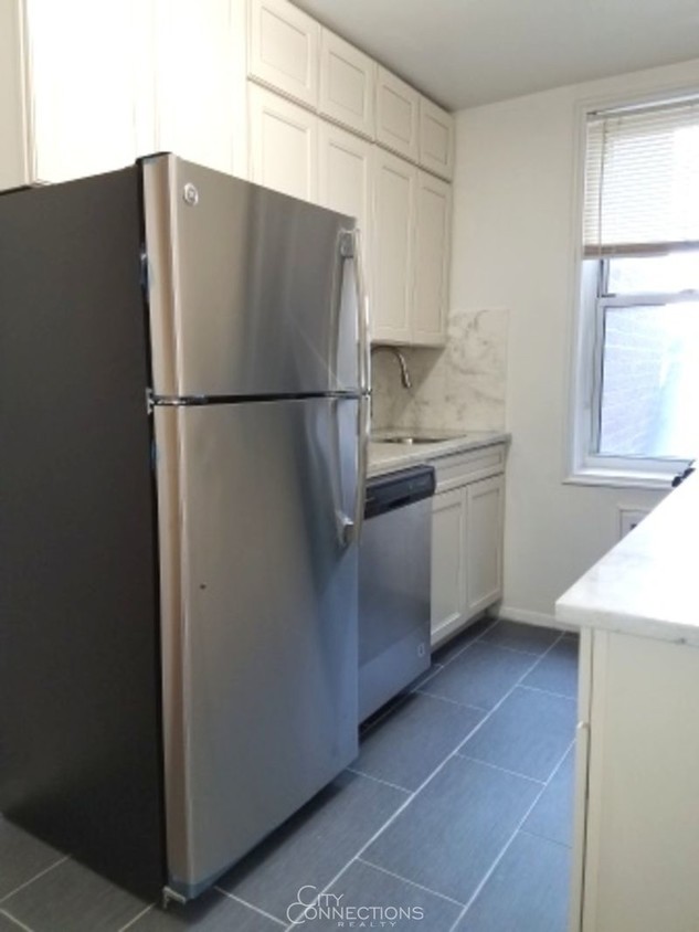 Foto principal - 6200 Riverdale Ave
