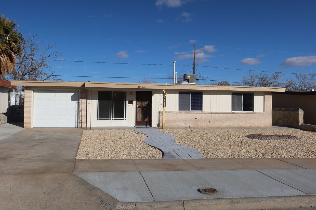 Foto principal - 10052 Kenworthy St