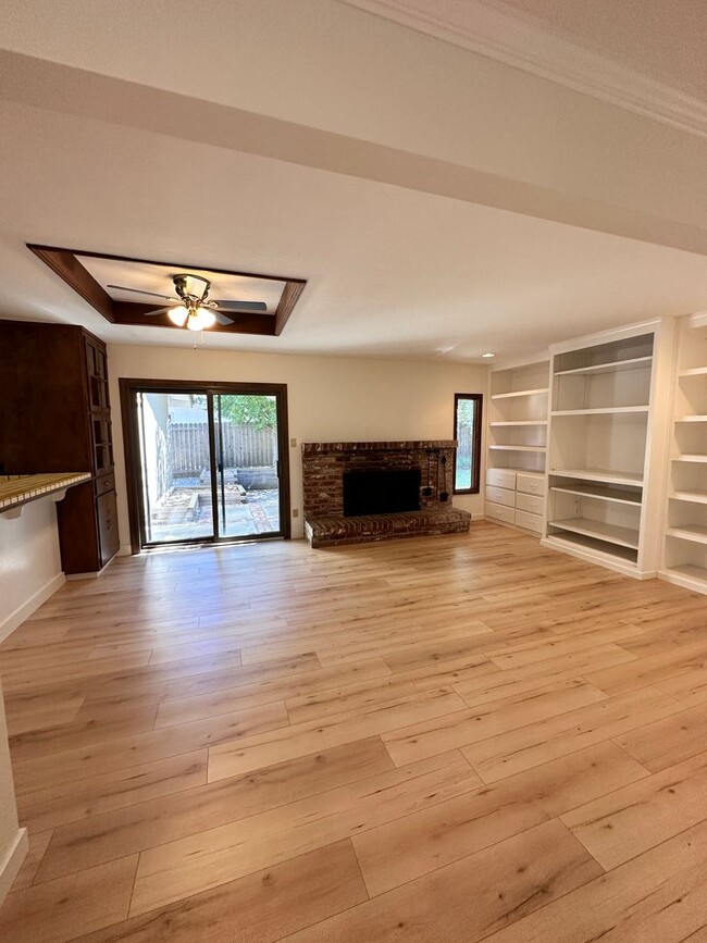 Building Photo - Three bedroom home