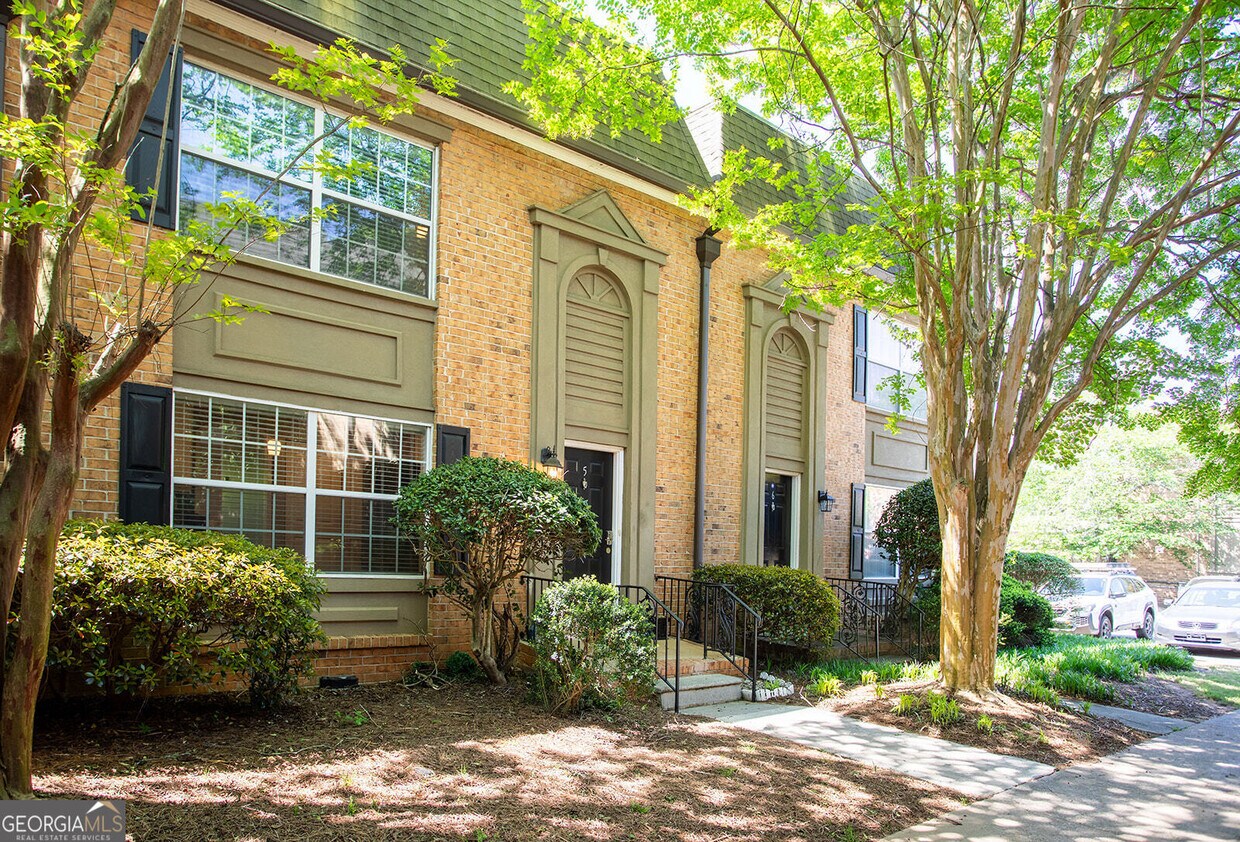 Foto principal - 6980 Roswell Rd