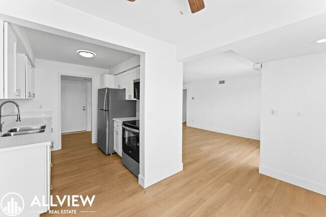 Foto del edificio - Newly Renovated 1 Bed / 1 Bath in Gated El Segundo Community – Pool, Gym, Parking & Prime Location