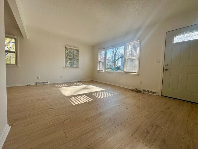 Foto del edificio - 407 West Adams Avenue