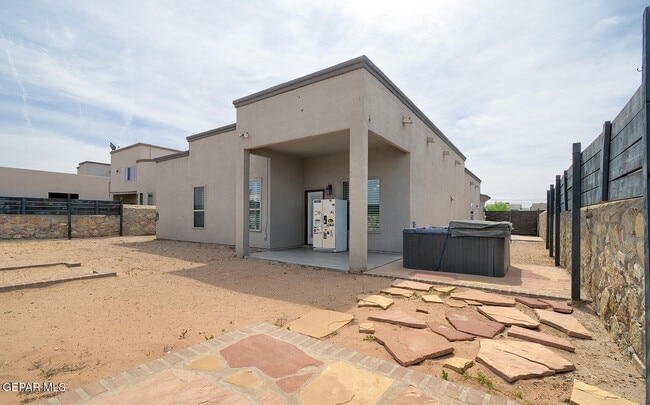 Building Photo - 14805 Holly Springs