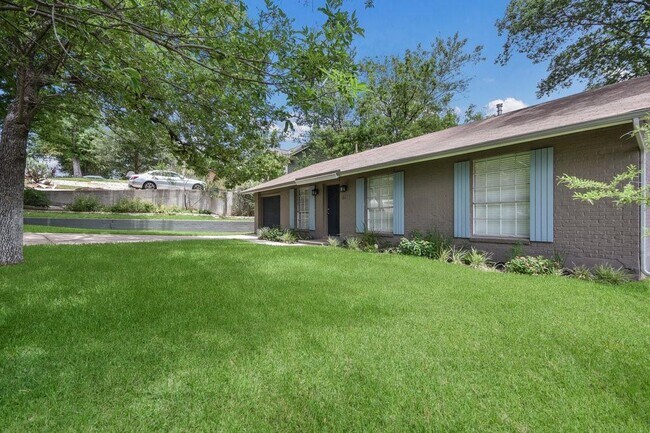 Building Photo - 6811 Tulane Dr
