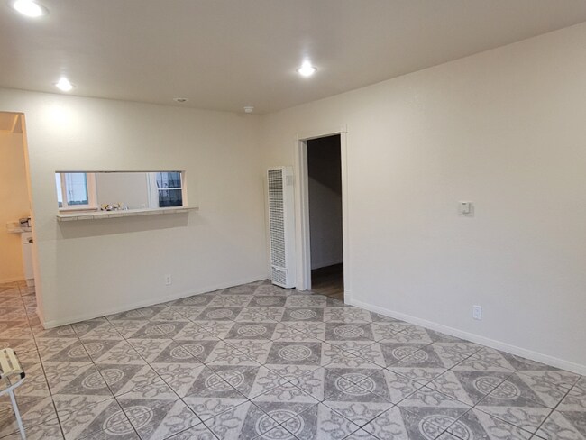 Foto del edificio - 1881 Harbor Ave