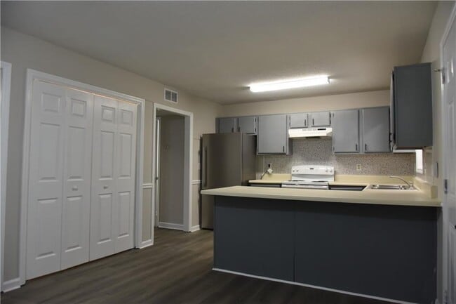 Building Photo - 4040 Sand Wedge Cir