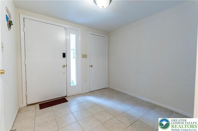 Building Photo - 8315 Countryside Ln