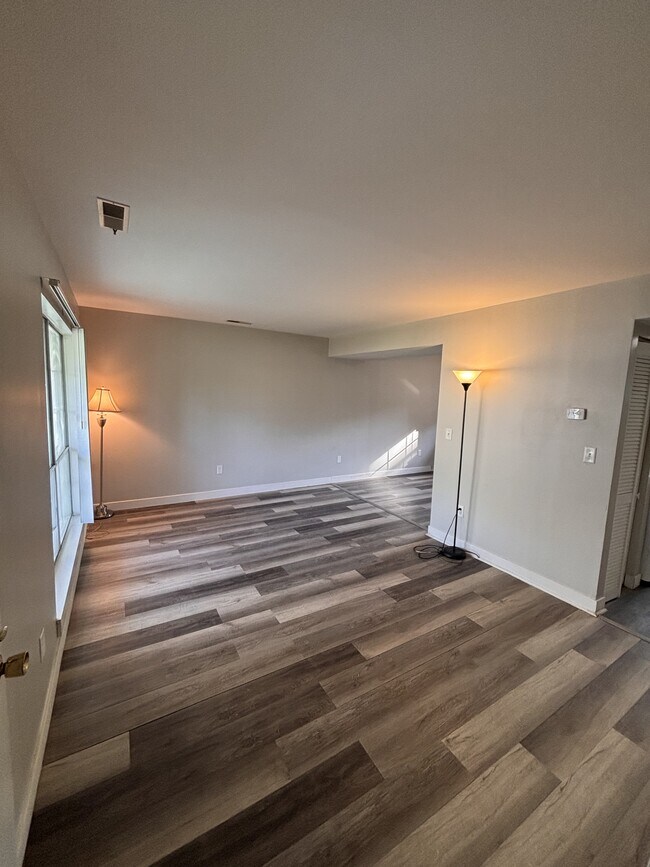 Foto del edificio - 604 English Creek Ct