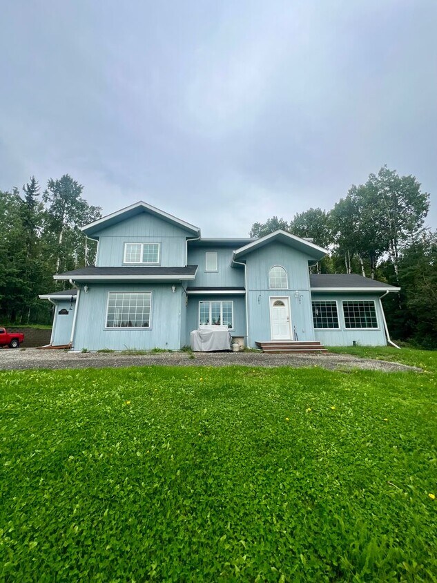 Foto principal - Spacious 3BR/2.5BA Fairbanks Home – Garage...