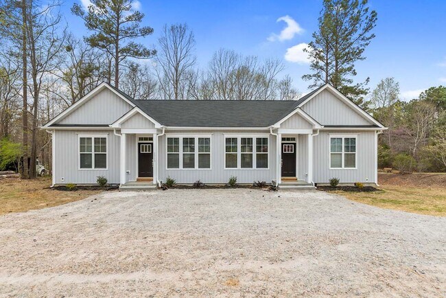 Foto del edificio - MUST SEE! 2 Bed / 2 Bath End Unit in Raleigh