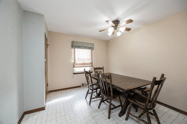 Building Photo - 3407 S 53rd Ct
