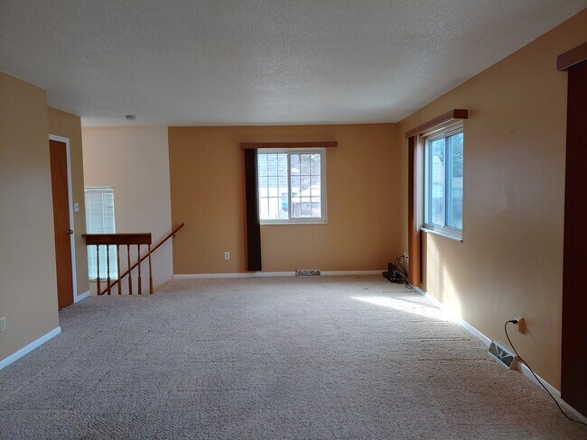 Large Livingroom - 1605 12th Street Unit 2