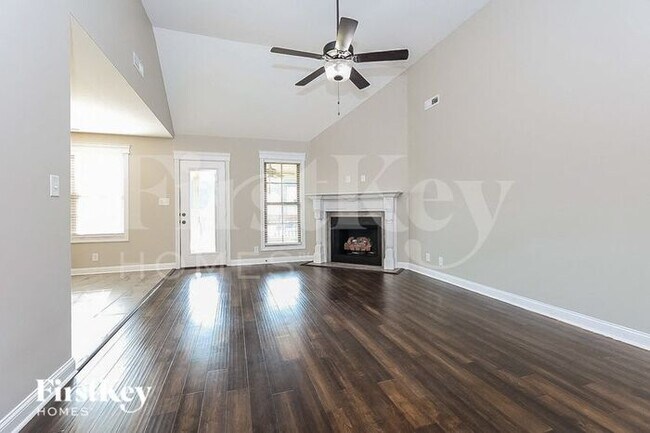 Foto del edificio - 718 Rushville Dr