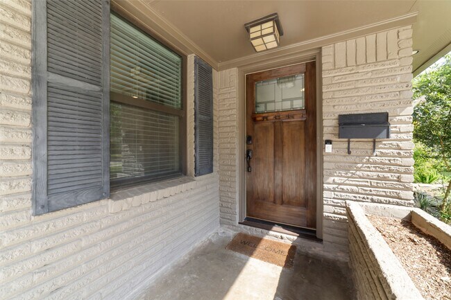 Foto del edificio - 5438 Briarbend Dr