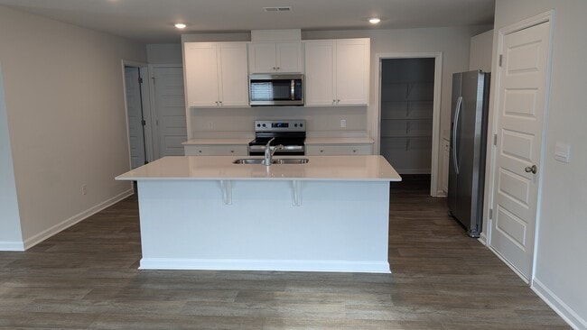 Building Photo - 104 Ellie Wy