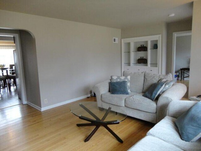Foto del edificio - Lovely Fox Point Home