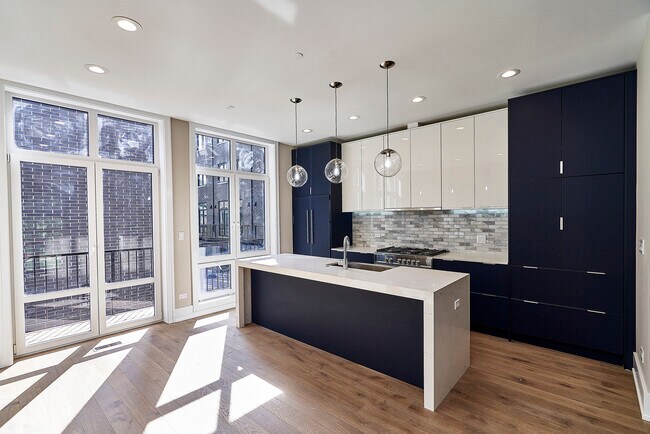 Building Photo - 6227 S Ellis Ave