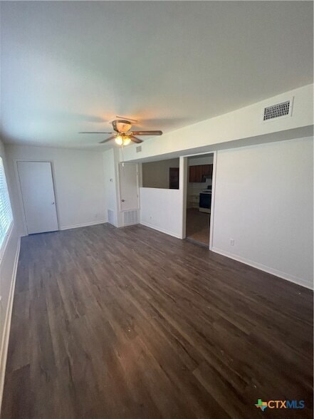 Foto del edificio - 910 Fern Ln