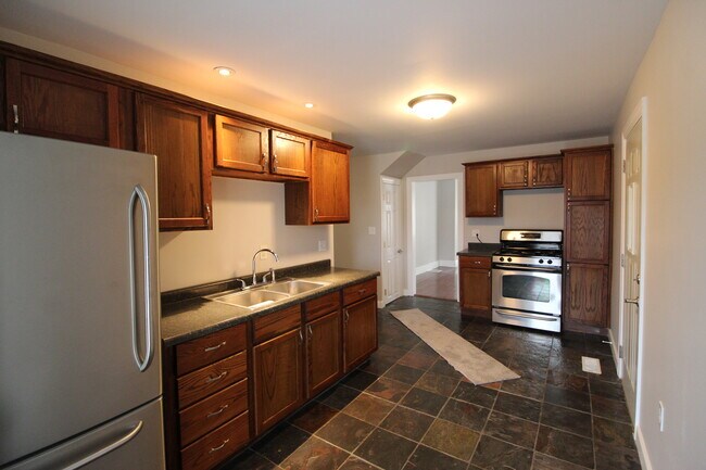 Foto del edificio - 319 E Water St