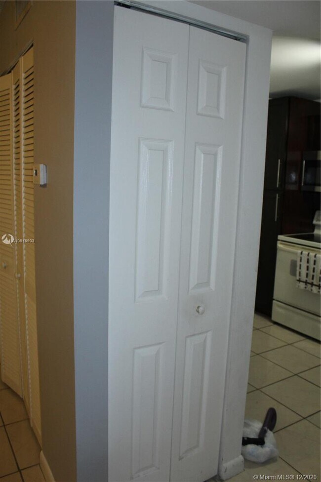 Foto del edificio - 3285 Foxcroft Rd